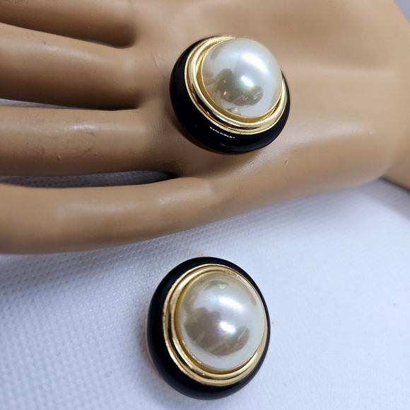 Christian Dior Clip On Earrings - Picture 5 of 11